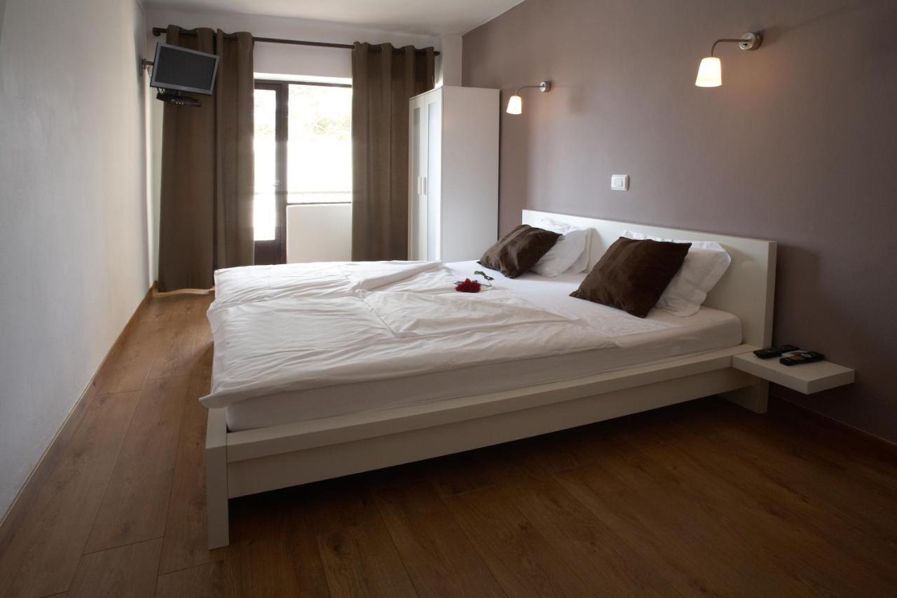 Seven Hostal Кала Милор Стая снимка