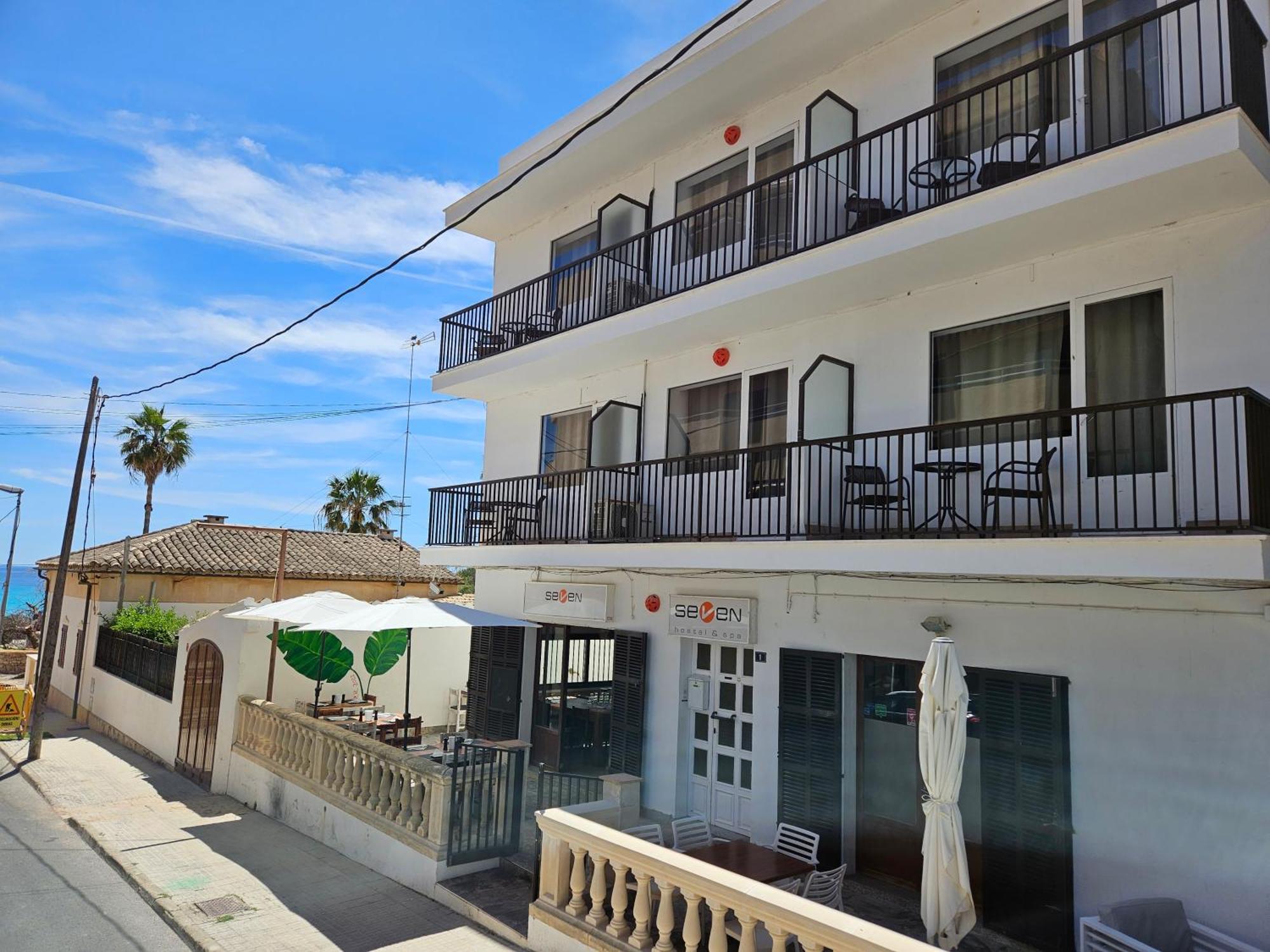 Seven Hostal Кала Милор Екстериор снимка