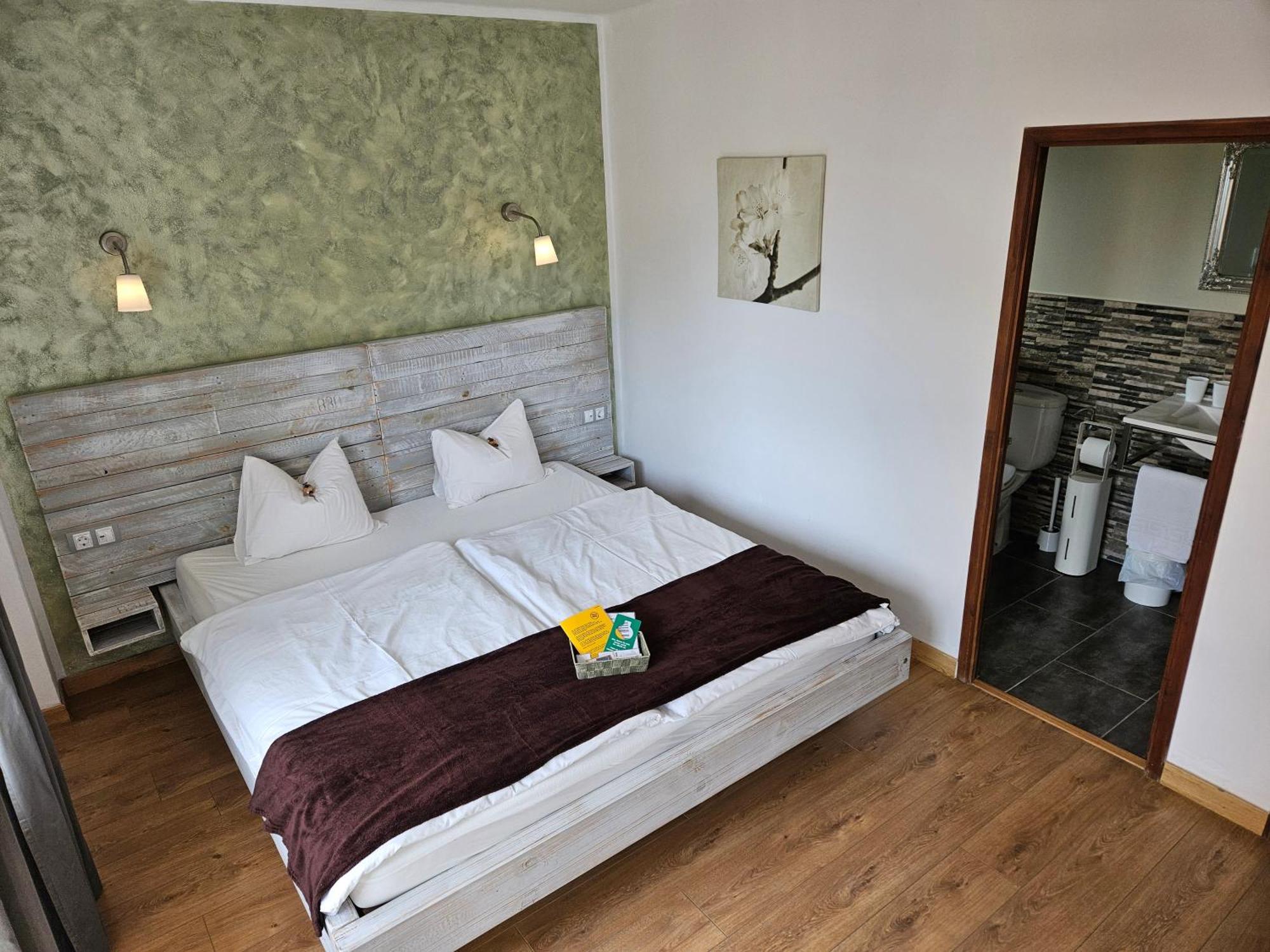 Seven Hostal Кала Милор Екстериор снимка